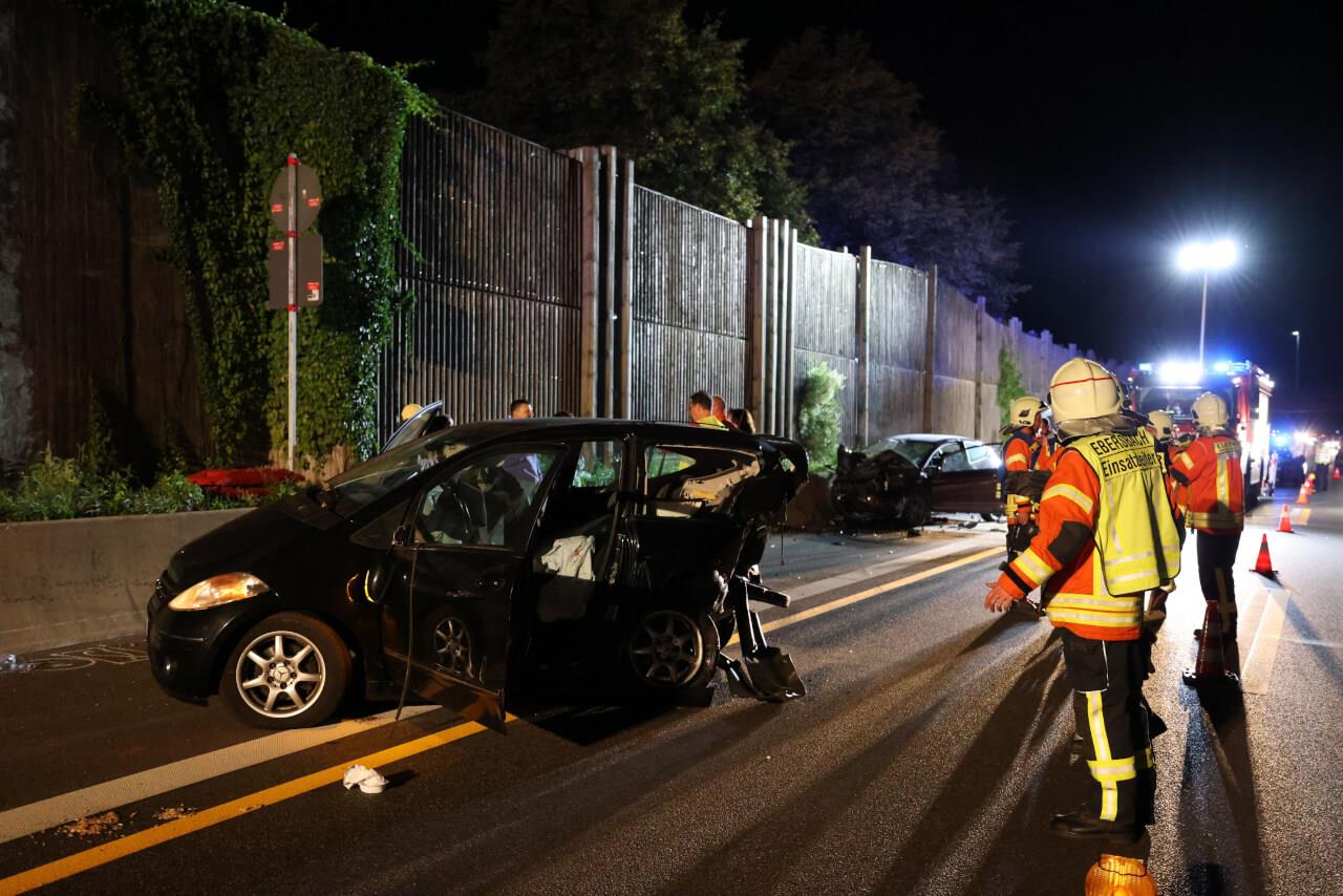 Ebersbach Uhingen Unfall Am Samstagabend Auf Der B Eine Person