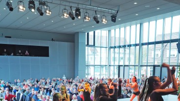 Uhingen - Mehr als 300 Menschen nehmen am Seniorennachmittag teil