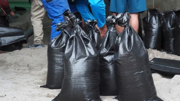Uhingen - Stadt verteilt zum Schutz kostenlose Sandsäcke an hunderte Bürger