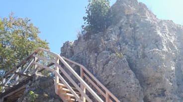 Geislingen - Holztreppe an der Burgruine Helfenstein ist wieder nutzbar