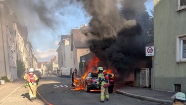 Göppingen - PKW geht in Flammen auf und verraucht Mehrfamilienhaus