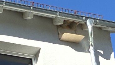 Eislingen - Neue Nisthilfen für Mehlschwalben eingerichtet