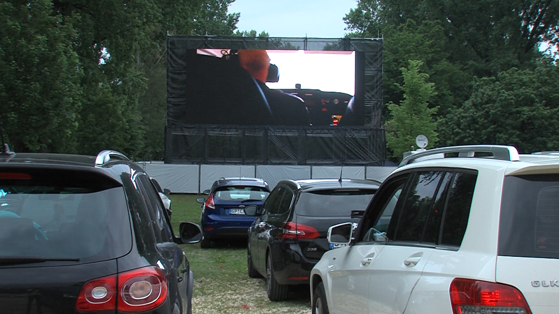 Premiere im Autokino an der EWS Arena