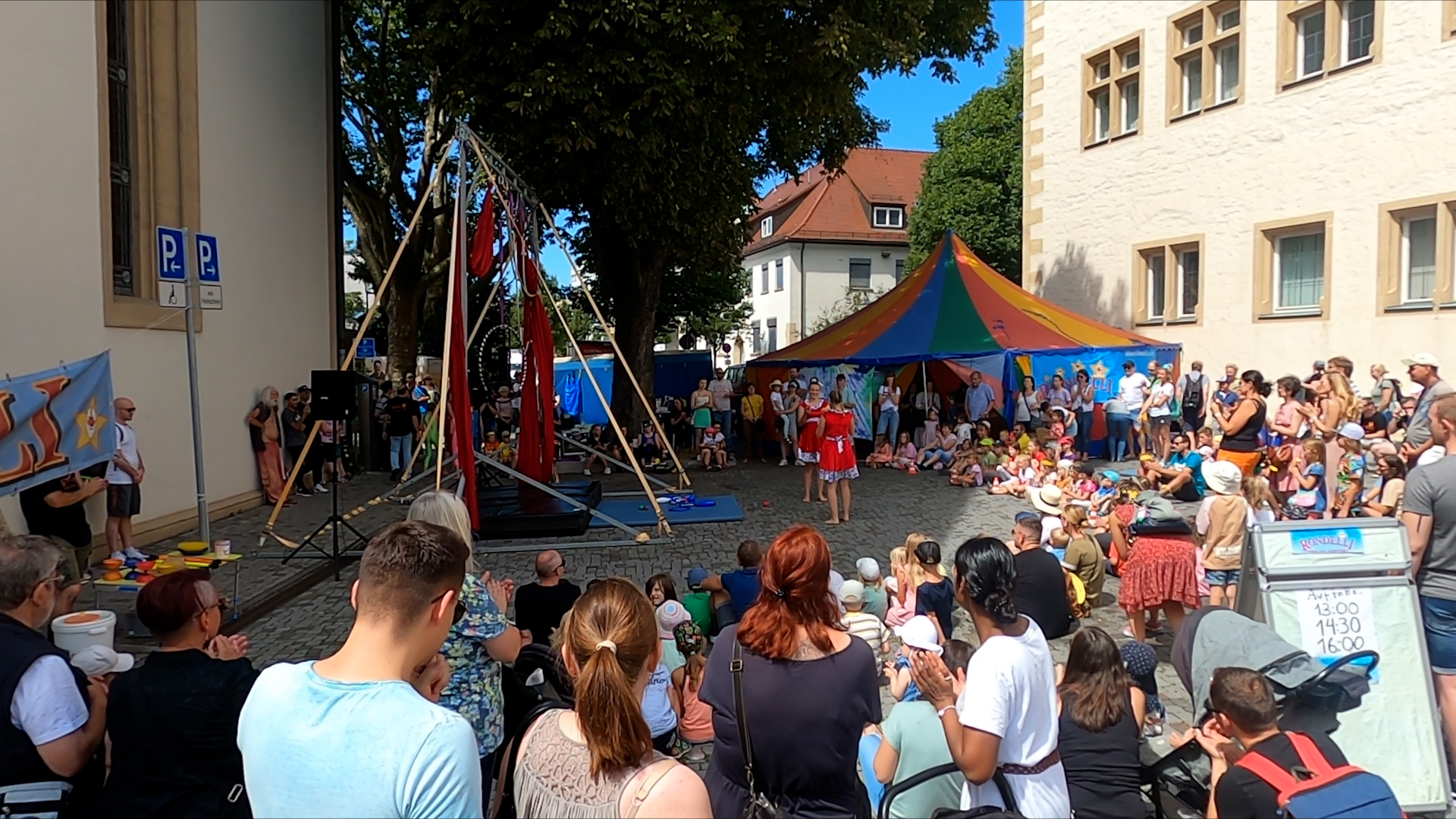 Schloss-Straßen-Fest: Ferien-Spaß für Groß und Klein