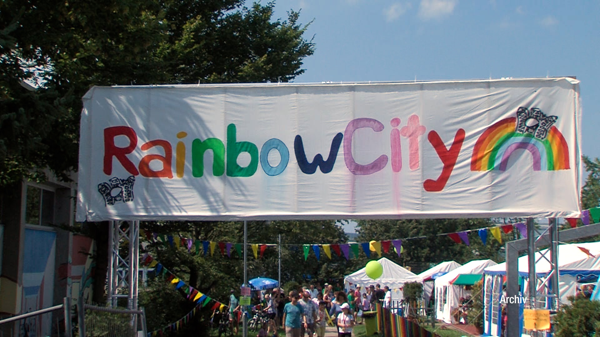 Rainbow City Farbenfrohe Spielstadt kommt gut an