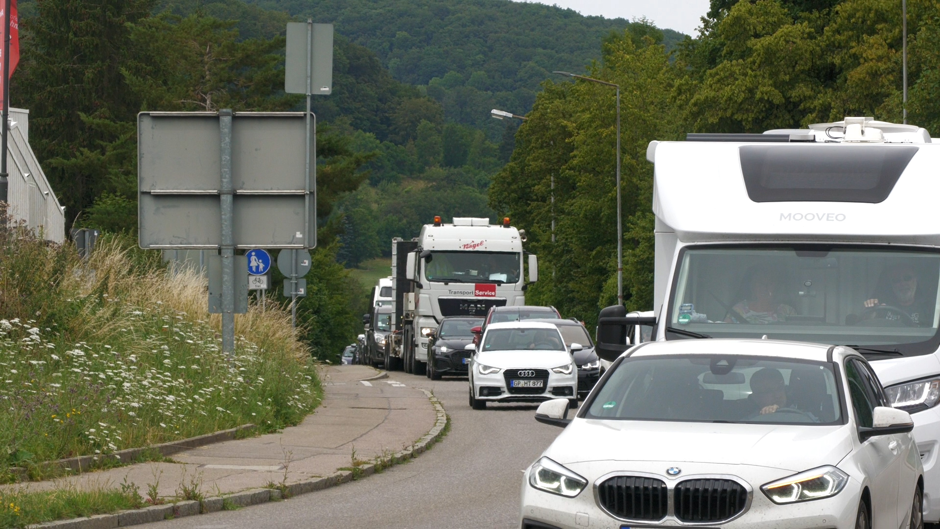 Stau: B10-Überlastung Wegen A8-Sperrung