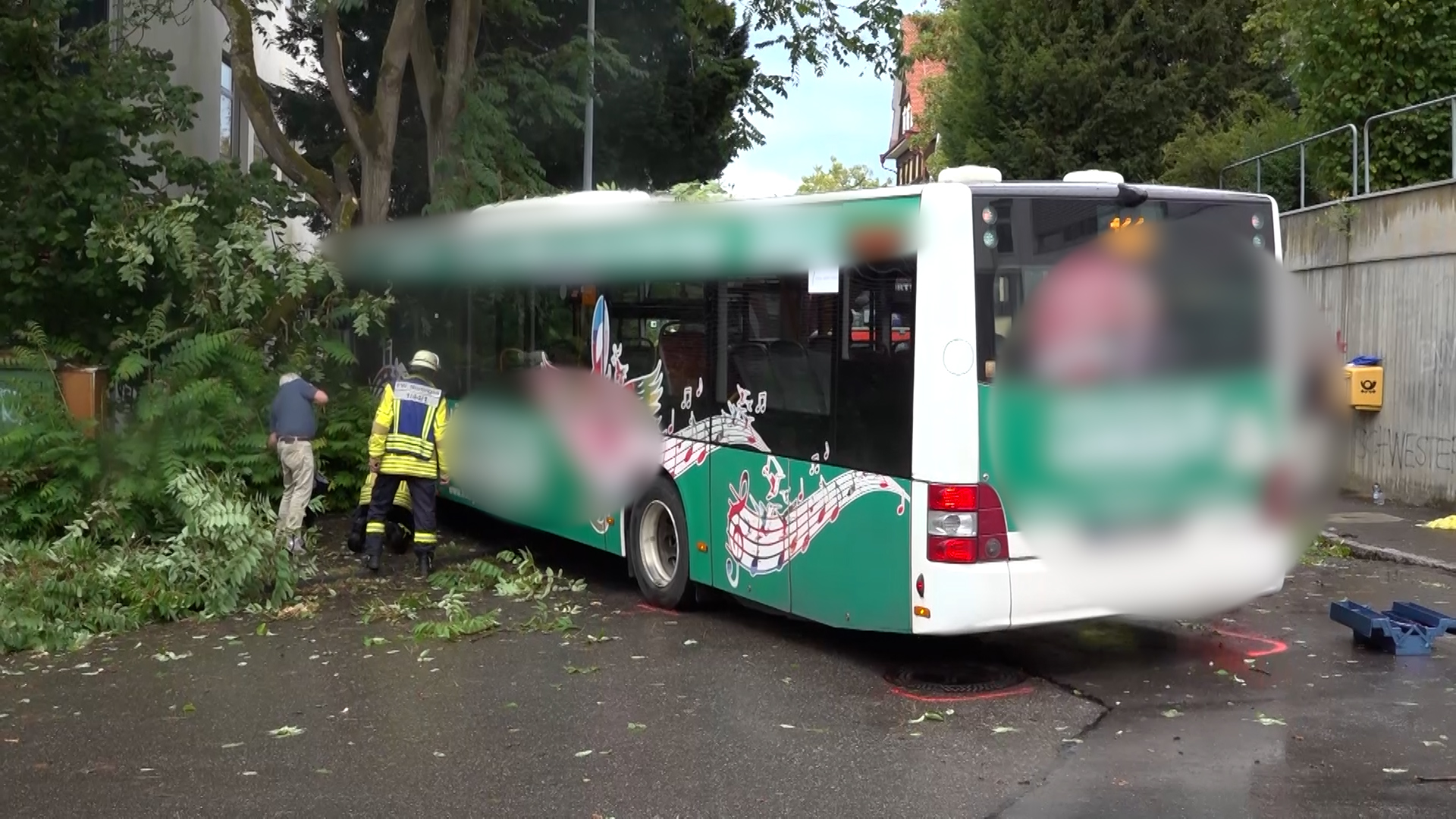 Nürtingen Schwerverletzte Nach Busunfall Passagiere Auch Aus Dem Landkreis Göppingen 