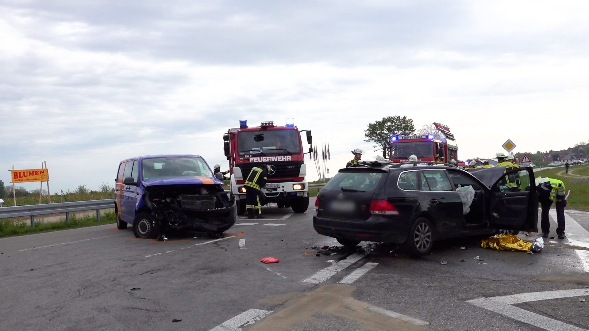 Aichelberg: Schwerer Verkehrsunfall bei Autobahnausfahrt - Zwei Verletzte