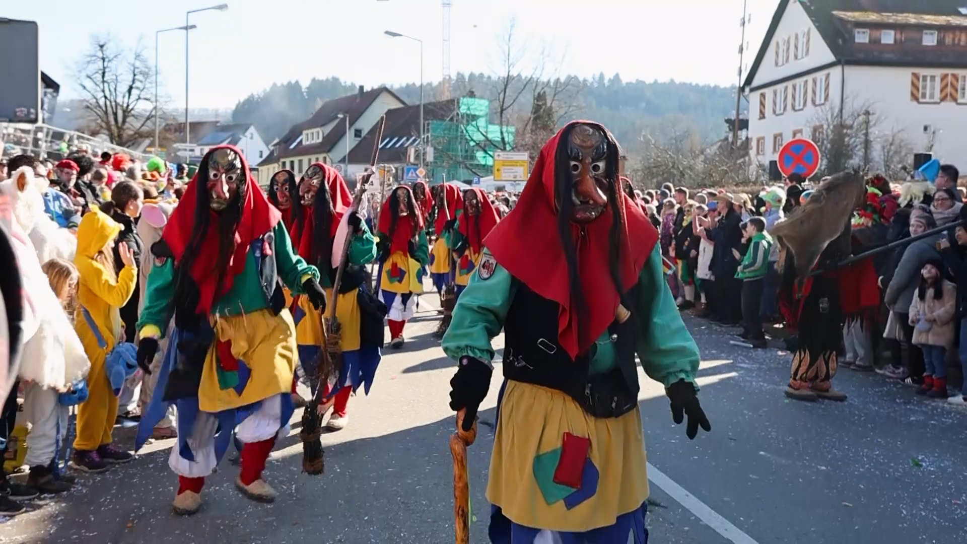 Rückblick | Fasnet: Großer Umzug und Schlagerpartyzelt locken tausende