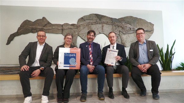 Landkreis Göppingen: Neue Geopark-Infostele soll Erdgeschichte sichtbar machen