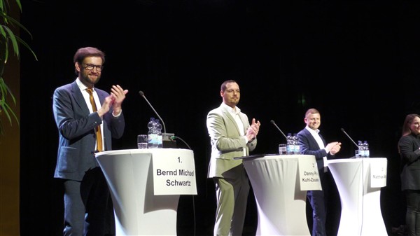 Donzdorf: Bürgermeisterkandidaten stellen sich in der Stadthalle vor