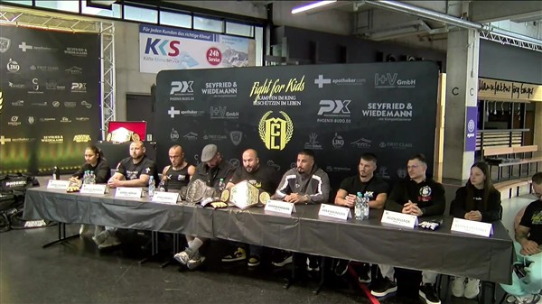 Pressekonferenz und Wiegen