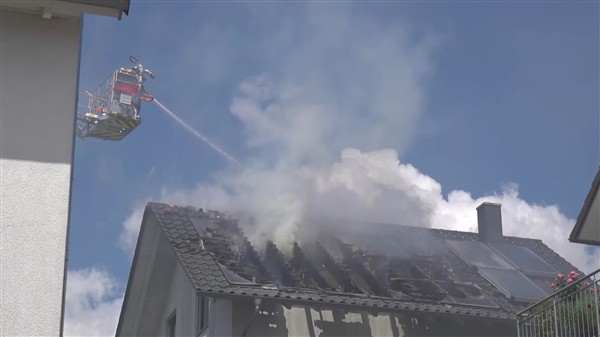 Birenbach: Dachstuhl fängt Feuer