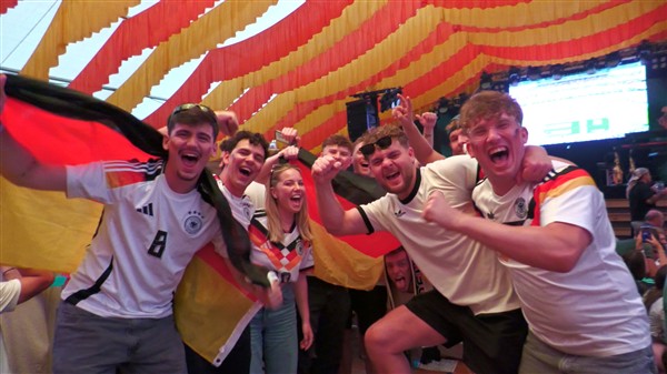 Göppingen: Fans feiern ersten WM-Sieg der Nationalmannschaft