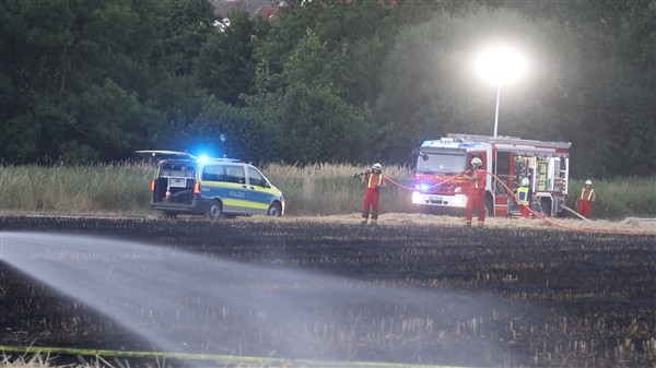 Geislingen: Feuerwerkskörper setzen Acker in Brand