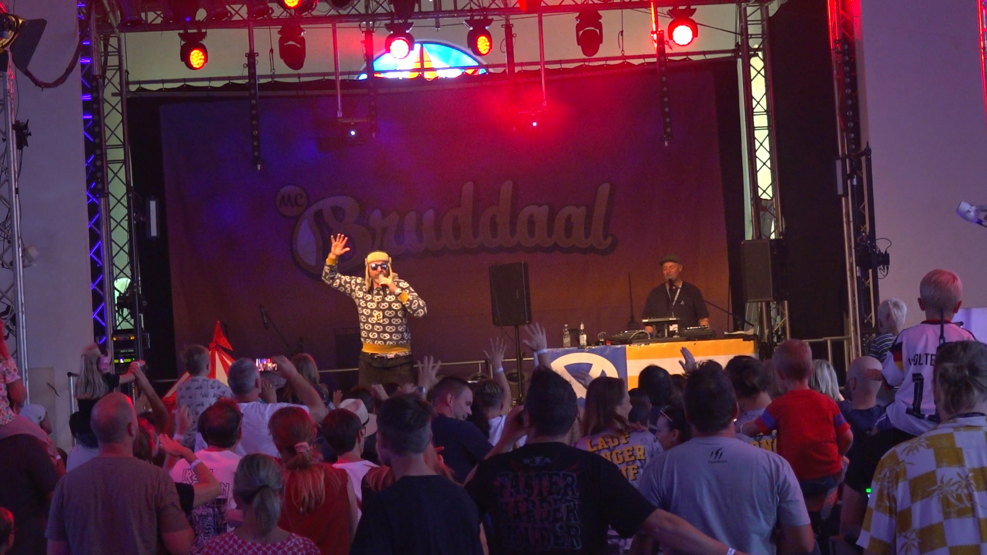 Göppingen: MC Bruddaal rocks the Chapel in Swabian dialect